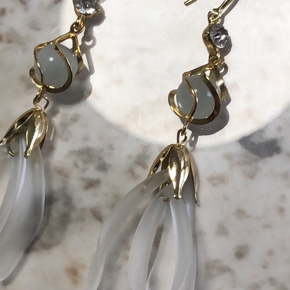 earring - Picture 3 of 4